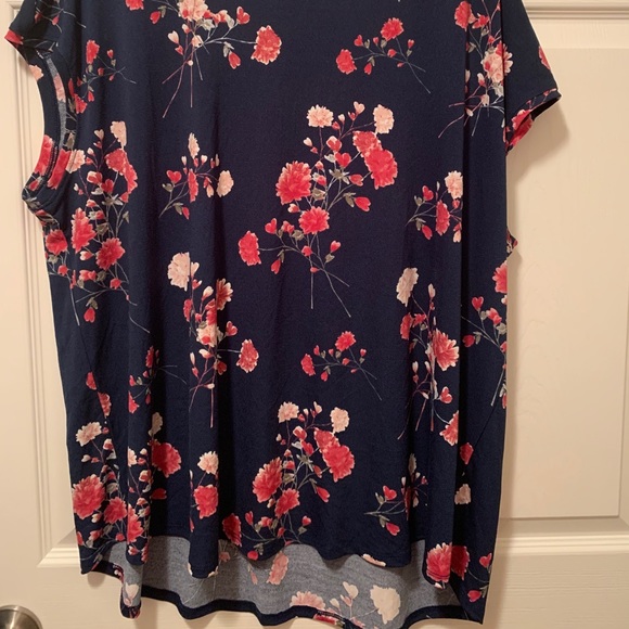 North crest floral printed plus size top - Picture 3 of 3